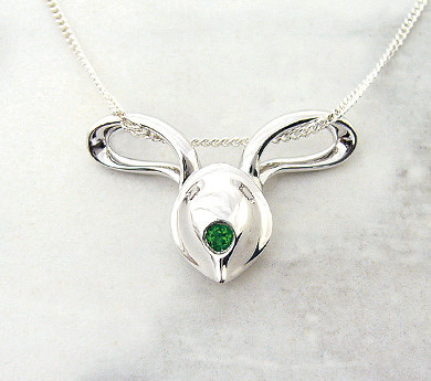 うさぎペンダント グリーンガーネット